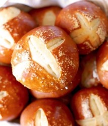 PretzelRolls1.jpg