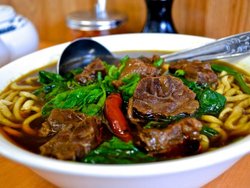 tampagardenchinesedelightspicybeefhandmadenoodles-850x640.jpg