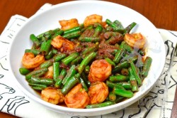 stir-fried-shrimp-with-green-bean-and-chili-paste-pad-phrik-khing-goong-6.jpg