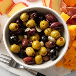 Marinated-Olives_EXPS_TOHDJ20_22579_B08_06_10b-2.jpg