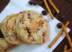 Caramel-Pretzel-CC-Cookies2.jpg