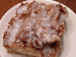 CINNAMON-ROLL-CAKE.jpg