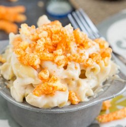 Eight-Cheese-Mac-n-Cheese-with-Cheetos.jpg