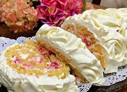 Strawberries-Cream-Cake-Roll-1-701x561-e1501378318247.jpg