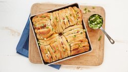 this-cheesy-bacon-pull-apart-bread-is-everything_01.jpg