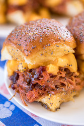 pulled pork mac & cheese sliders-2.jpg