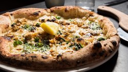 Feature1-White-Clam-Pizza-Pasquale-Jones-Trend-NYC-Recipe.jpg
