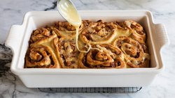 Feature1-apple-pie-cinnamon-rolls-recipe4.jpg