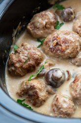 CrockPotMeatballswithCreamyMushroomGravy3.jpg