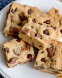 rolo-cookie-bars-recipe-2.jpg