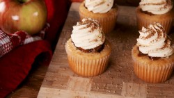 delish-apple-pie-stuffed-cupcakes-still001-1571839488.jpg