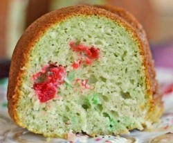 CherryPistachioChristmasCake.jpg