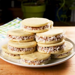 delish-alfajores-cookies-still001-1605552037.jpg